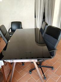 Scrivania di vetro IKEA