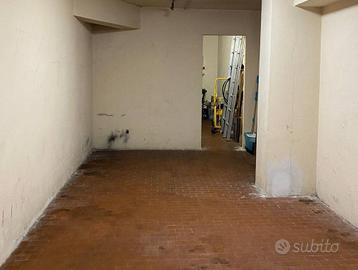 Box auto di generosa metratura a Varese.