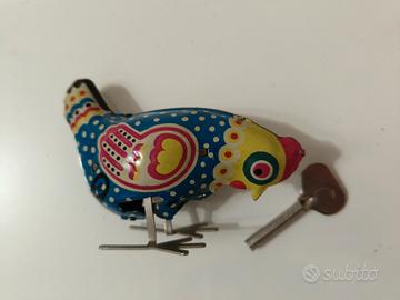 Gallina giocattolo vintage in metallo