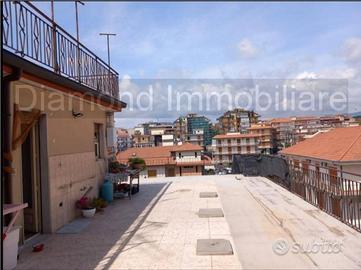 Attico ascensorato con terrazzo ad Acireale centro