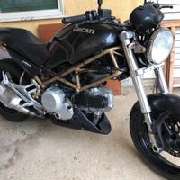 Moto Ducati monster