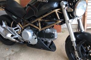 Moto Ducati monster