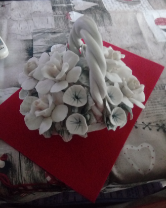 Collezione cesto di rose e fiori