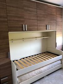 Armadio a ponte con due letti singoli