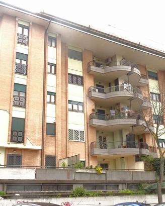 4 LOCALI A POMEZIA