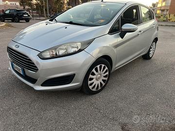 Ford fiesta 1.4 benzina GPL