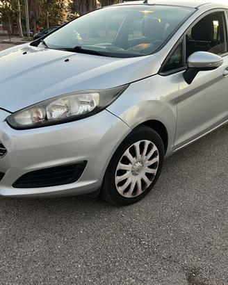 Ford fiesta 1.4 benzina GPL
