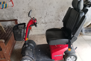 Quadriciclo elettrico per anziani