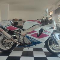 YAMAHA YZF 750 R