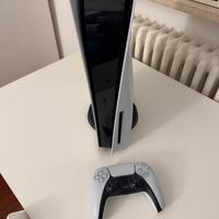 PlayStation 5 con disco e giochi