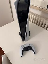 PlayStation 5 con disco e giochi