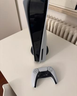 PlayStation 5 con disco e giochi