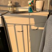 Lavabo con mobiletto contenitore