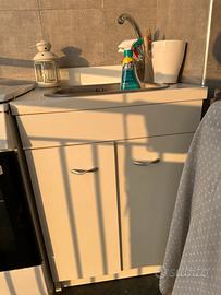 Lavabo con mobiletto contenitore