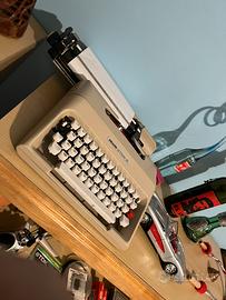 Macchina da scrivere olivetti lettera 35 i