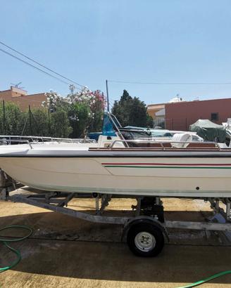 BARCA A MOTORE