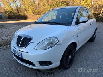 Lancia Ypsilon 1.3 MJT 75 CV Argento