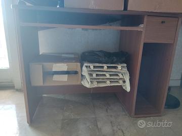 Scrivania PC colore noce