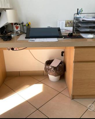 Scrivania IKEA MALM con cassettiera