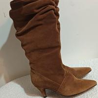 stivali pelle scamosciata cognac punta tacco basso