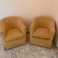 Poltroncine gialle in tessuto