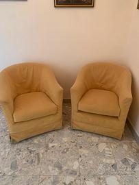 Poltroncine gialle in tessuto