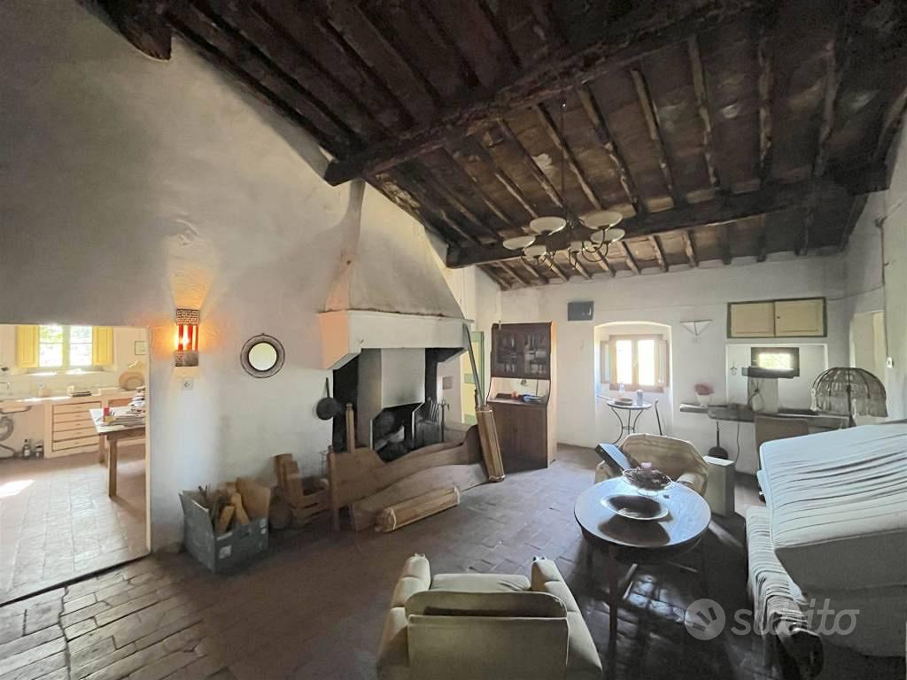 Rustico / Casale di 480 m² con più di 5 locali a P - Vista 4