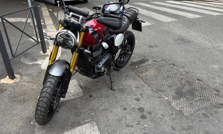 Triumph scrambler 400