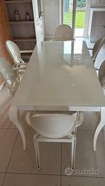 Tavolo in vetro bianco opaco