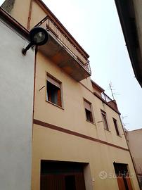 Palazzina mq. 500 zona centrale - Anela