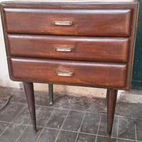 Piccolo mobiletto a tre cassetti vintage