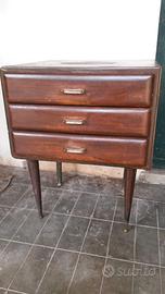 Piccolo mobiletto a tre cassetti vintage