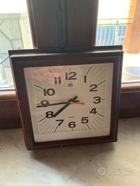 OROLOGIO DA PAETE IN LEGNO