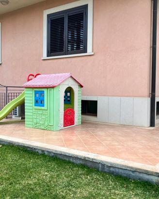 Scivolo e casetta bambini