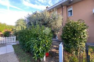 VILLA A SCHIERA A LENTATE SUL SEVESO