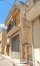 3 piani indipendenti + cortile +giardino