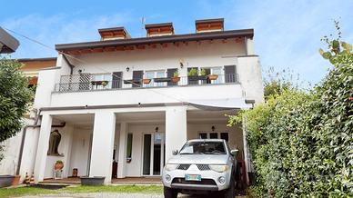 VILLA SINGOLA A SEREGNO