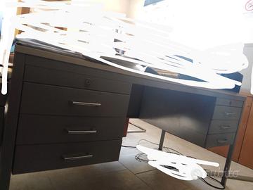 Scrivania ufficio