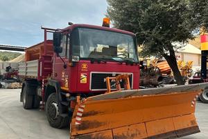 Autocarro spazzaneve