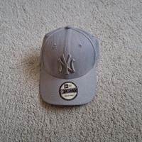 cappello new era grigio