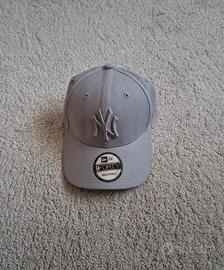 cappello new era grigio