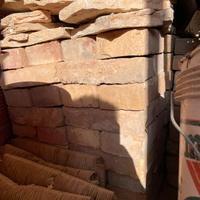 Mattoni sardi e tronchi