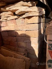 Mattoni sardi e tronchi