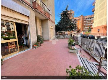 NEGOZIO A MARANO DI NAPOLI