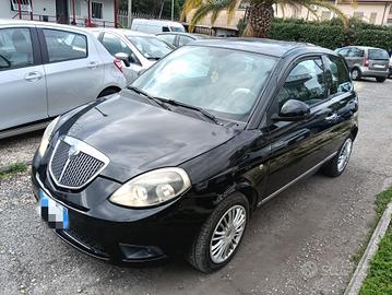 Lancia Ypsilon 1.3 MJT 75 CV Unyca