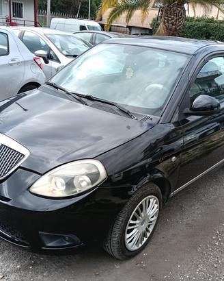 Lancia Ypsilon 1.3 MJT 75 CV Unyca