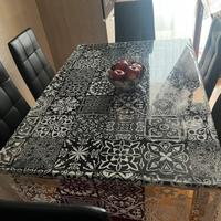 Tavolo in vetro nero con prolunghe e sei sedie