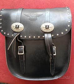 borsa moto custom in cuoio della GIVI