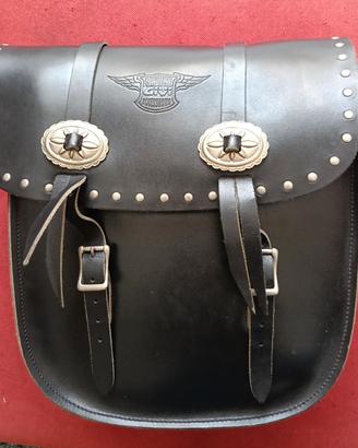 borsa moto custom in cuoio della GIVI