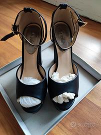 Scarpe sandalo nere